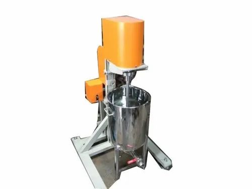 Pharmaceutical liquid mixing machine